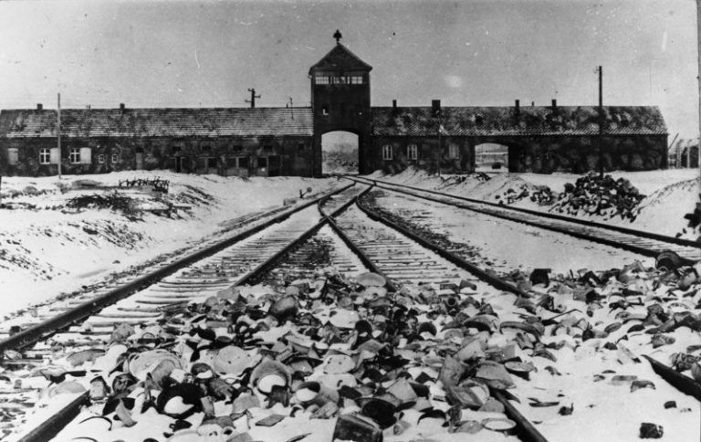 27 stycznia roku 1945 – wyzwolenie niemieckiego obozu koncentracyjnego Auschwitz przez Armię Czerwoną