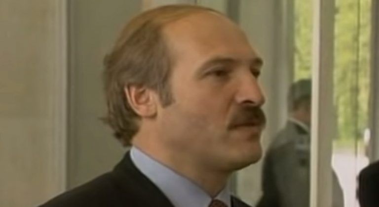 „Ostatni dyktator Europy” przykładnym demokratą? Tak Łukaszenka wywalczył prezydenturę w roku 1994