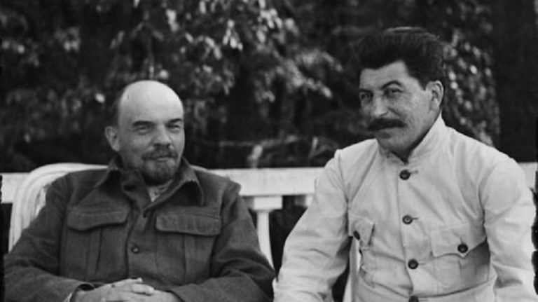 Jak Józef Stalin zdobył pełnię władzy w Związku Sowieckim?