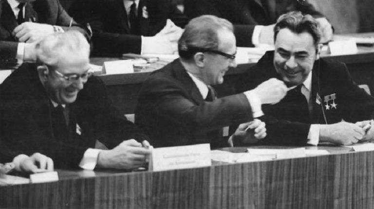 Rządy nieudolnych starców i kryzys, który przyczynił się do upadku ZSRR