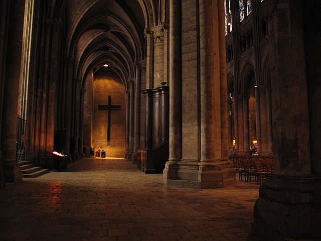 Wnętrze katedry w Chartres