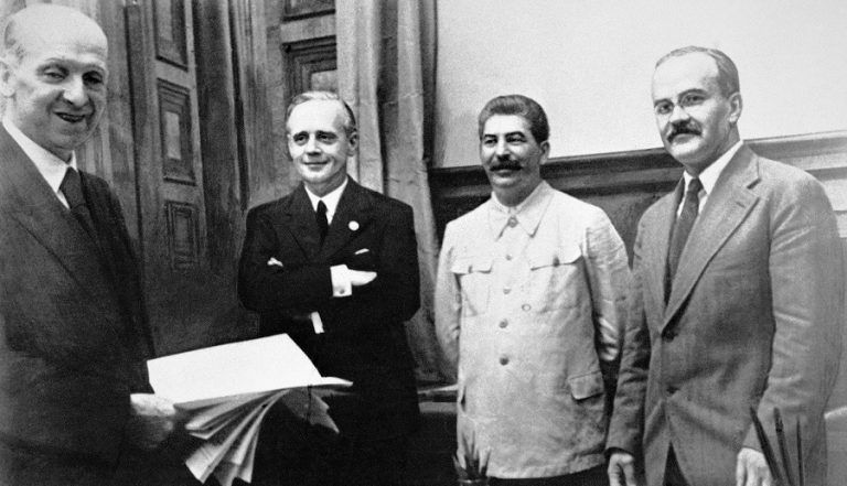 23 sierpnia roku 1939 – zawarcie paktu Ribbentrop-Mołotow dzielącego Polskę między Niemcy i ZSRR