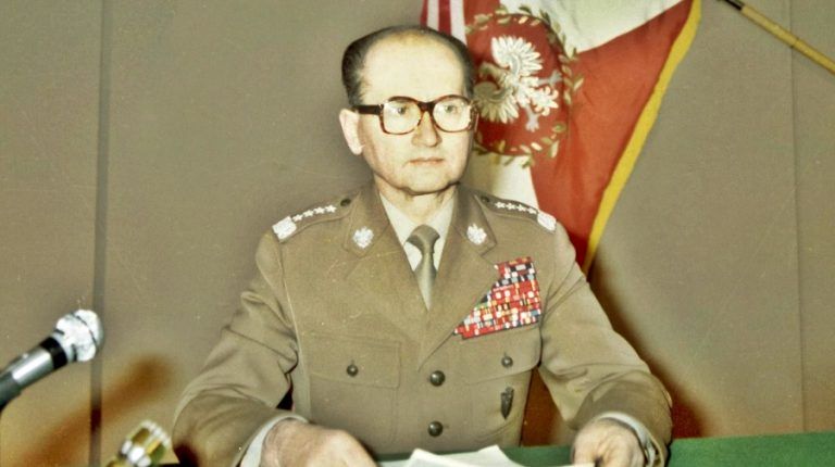 13 grudnia roku 1981 – wprowadzenie stanu wojennego, objęcie pełni władzy przez Wojciecha Jaruzelskiego