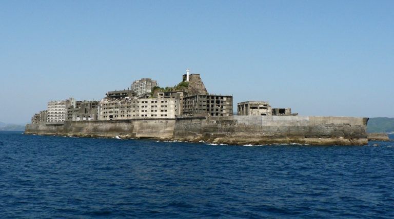Węgiel, kamienie, beton i największa gęstość zaludnienia. Dziś tajemnicza japońska wyspa stoi pusta!