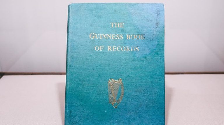 Światowy bestseller, który możesz pisać i Ty! Czyli skąd się wzięła Księga rekordów Guinnessa?