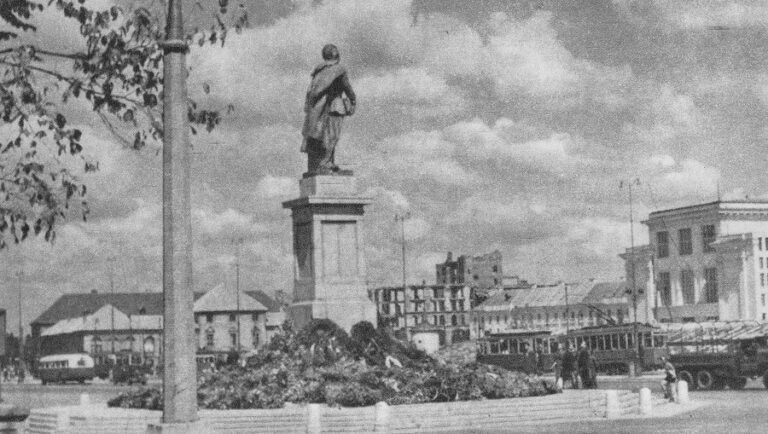 17 listopada roku 1989 – demontaż pomnika Dzierżyńskiego w Warszawie