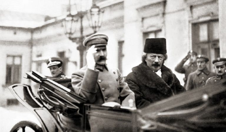 11 listopada roku 1918 – Rada Regencyjna przekazuje władzę wojskową Józefowi Piłsudskiemu