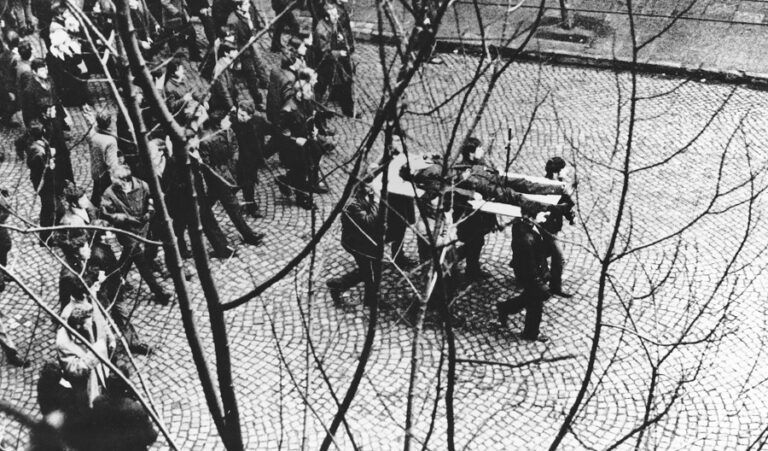 22 grudnia roku 1970 – porozumienia robotników i władz PRL, koniec masakry na Wybrzeżu